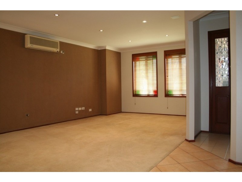 30 Paroo Court, Wattle Grove NSW 2173