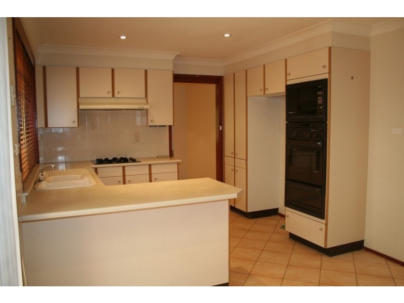 30 Paroo Court, Wattle Grove NSW 2173