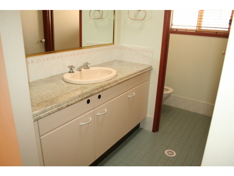 30 Paroo Court, Wattle Grove NSW 2173