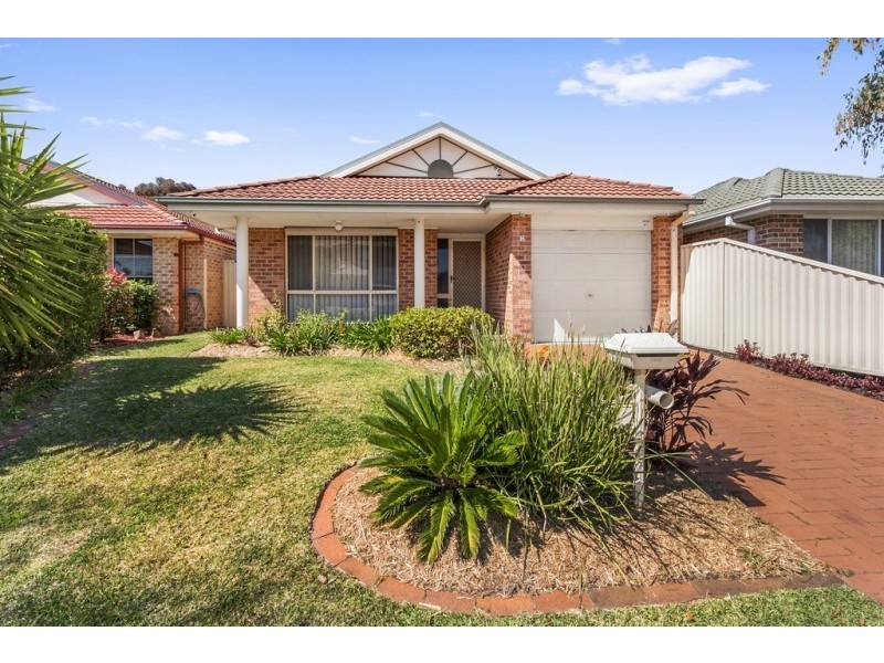 8 Jenolan Court, Wattle Grove NSW 2173