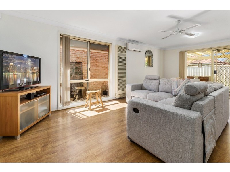 8 Jenolan Court, Wattle Grove NSW 2173