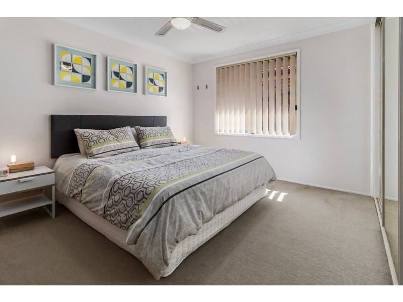 8 Jenolan Court, Wattle Grove NSW 2173