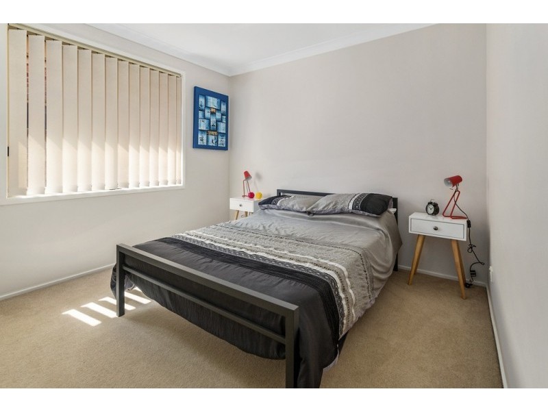 8 Jenolan Court, Wattle Grove NSW 2173