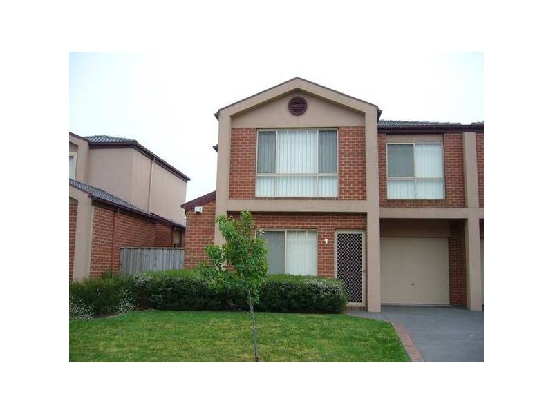2/12 Grant Close, Berwick VIC 3806