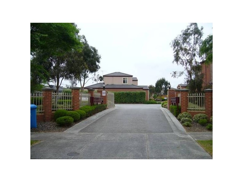 2/12 Grant Close, Berwick VIC 3806