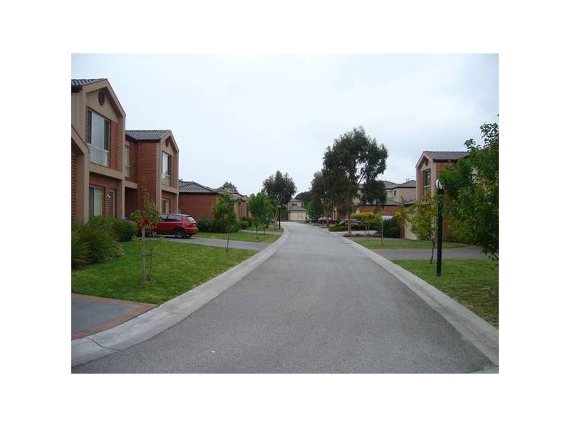 2/12 Grant Close, Berwick VIC 3806