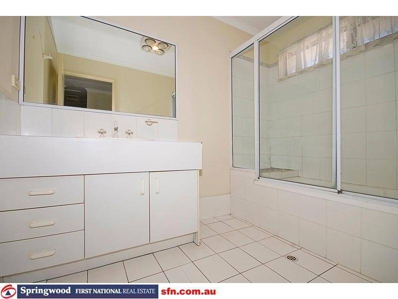 4/2 Efymia Court, Daisy Hill QLD 4127