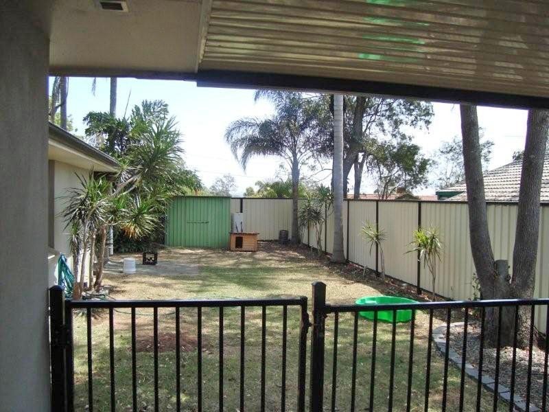 1 Boronia Avenue, Daisy Hill QLD 4127