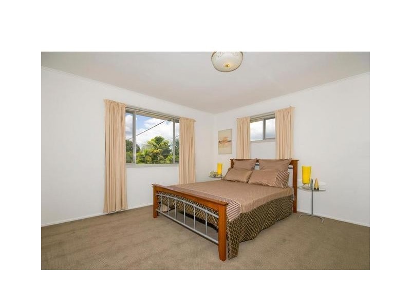 8 Thornhill Street, Springwood QLD 4127