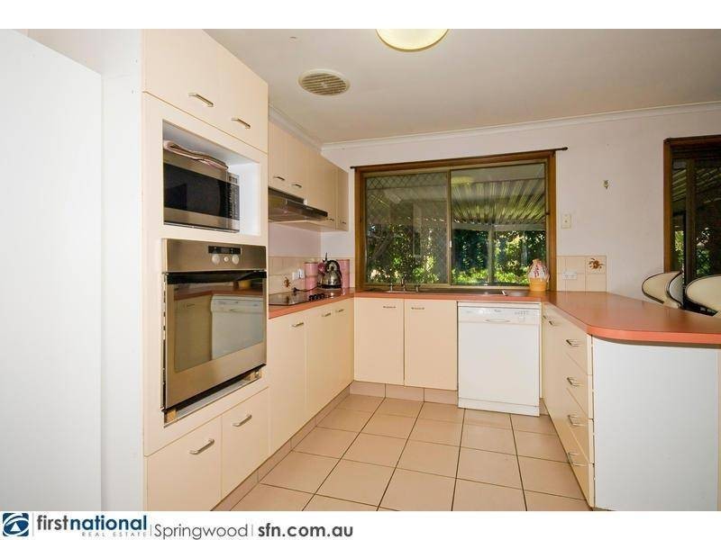 5 Maneroo Court, Springwood QLD 4127