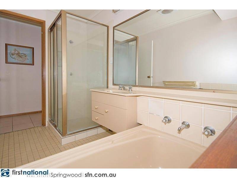 5 Maneroo Crescent, Springwood QLD 4127