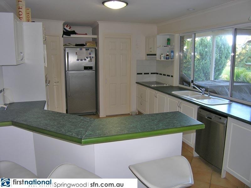 32 Yvonne Crescent, Mount Warren Park QLD 4207