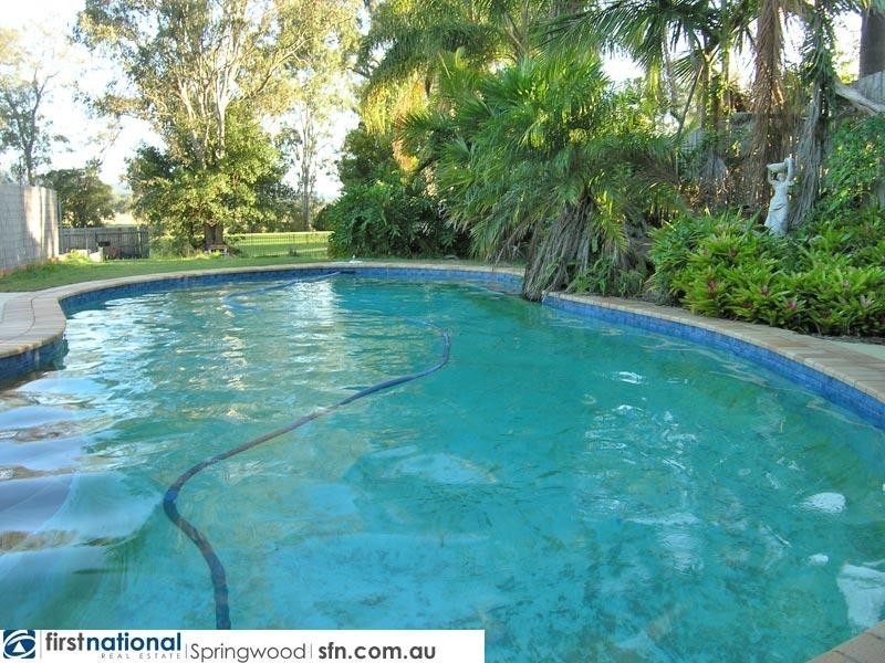 32 Yvonne Crescent, Mount Warren Park QLD 4207