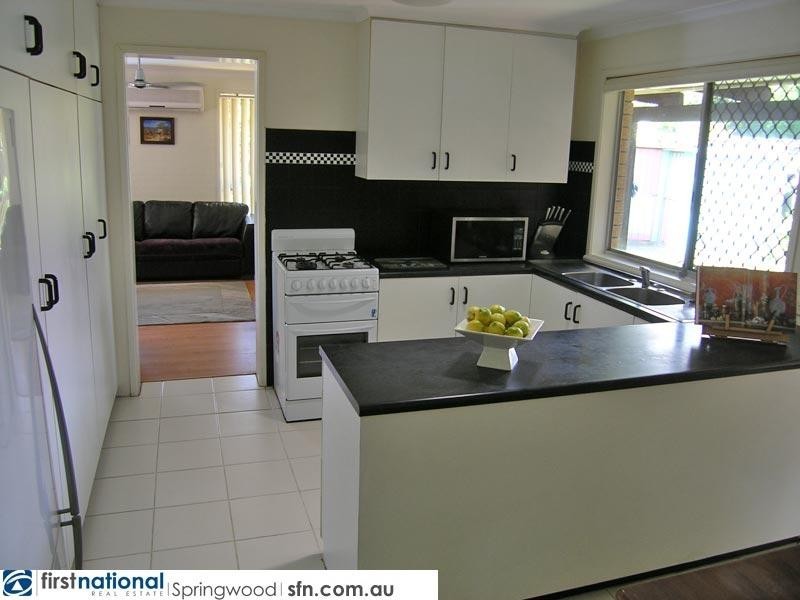 527 Broadwater Road, Mansfield QLD 4122