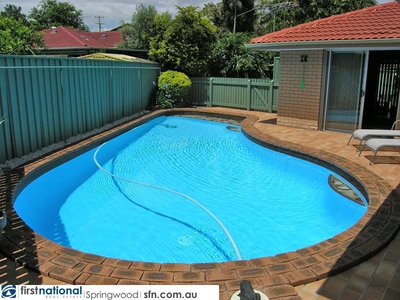 527 Broadwater Road, Mansfield QLD 4122