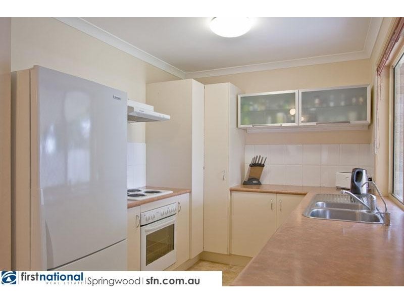 8 Lithfield Place, Loganholme QLD 4129