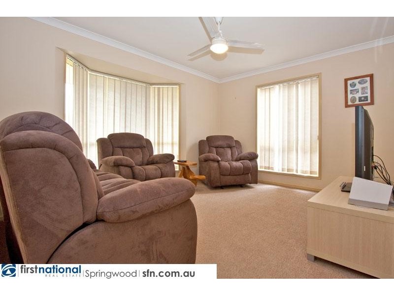 8 Lithfield Place, Loganholme QLD 4129