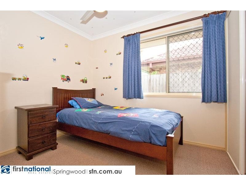 8 Lithfield Place, Loganholme QLD 4129