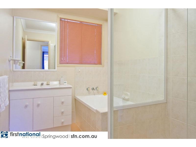 8 Lithfield Place, Loganholme QLD 4129