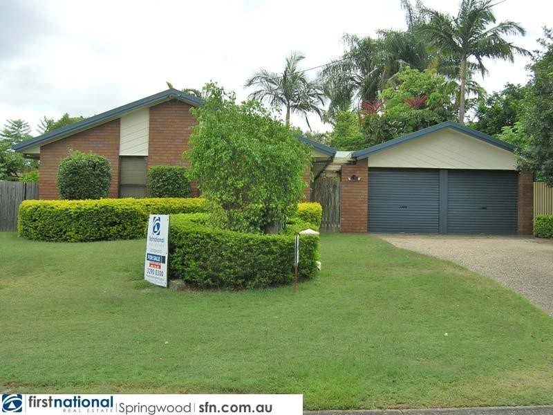 8 Topham Court, Hillcrest QLD 4118