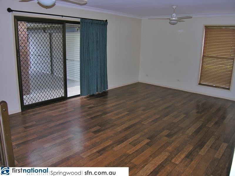 8 Topham Court, Hillcrest QLD 4118