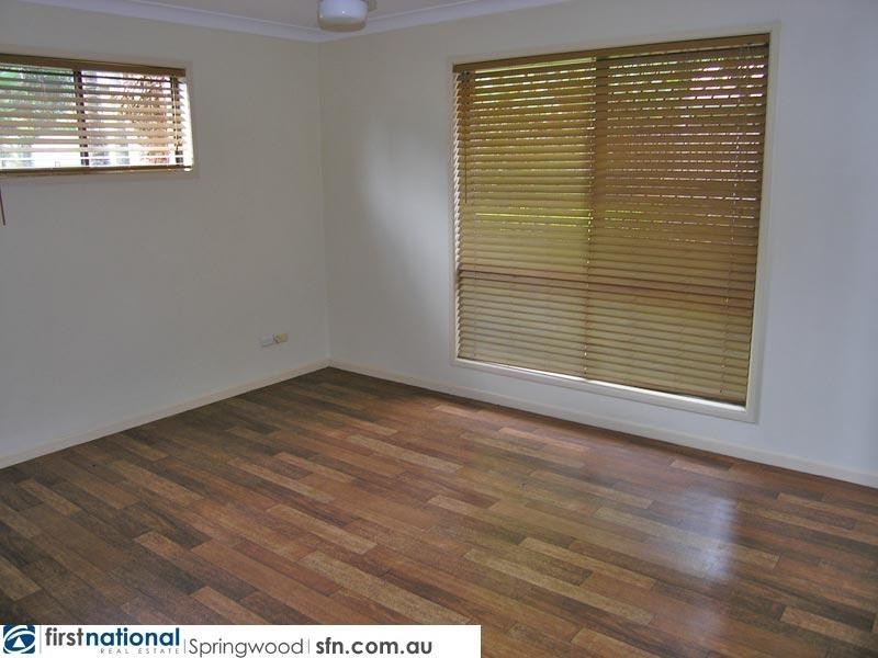 8 Topham Court, Hillcrest QLD 4118