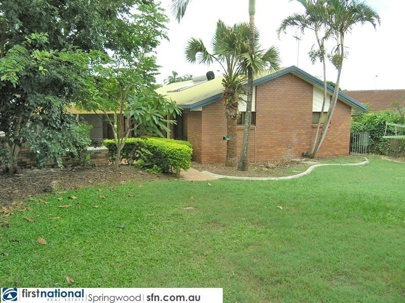 8 Topham Court, Hillcrest QLD 4118