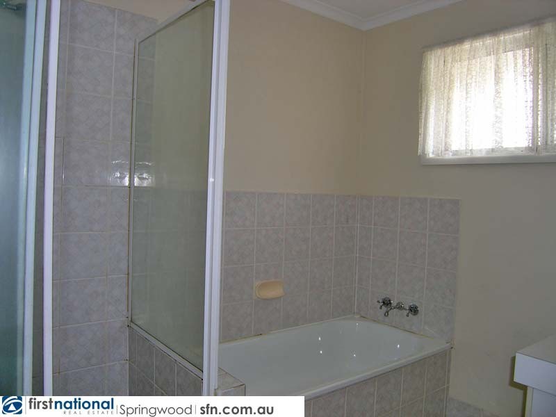 15 Wyclif Avenue, Springwood QLD 4127