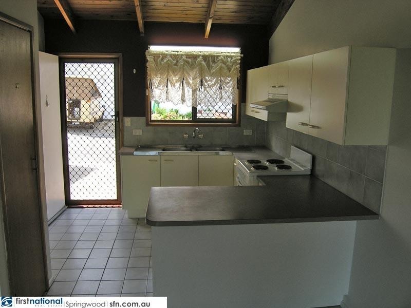 2/155 John Paul Drive, Springwood QLD 4127