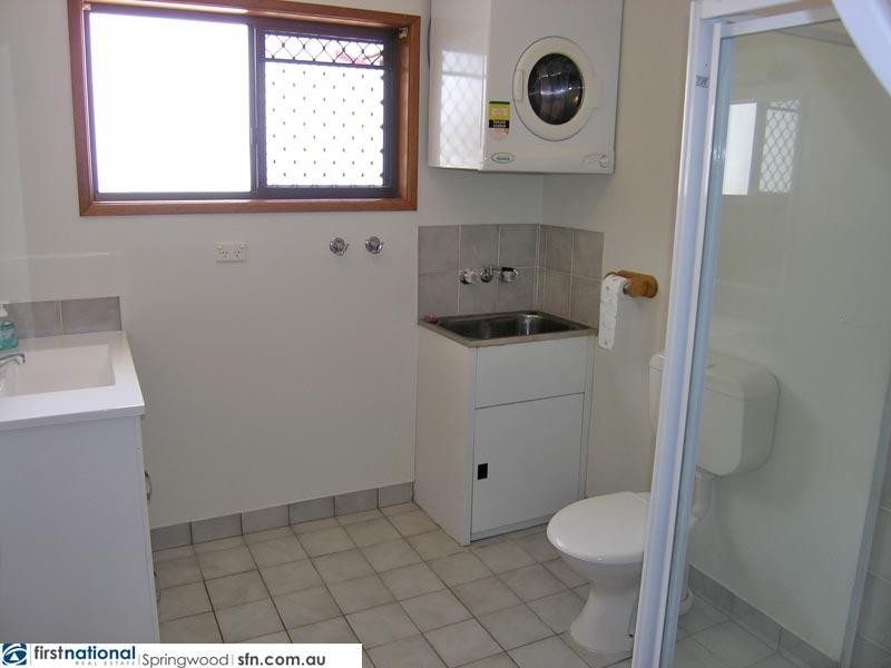 2/155 John Paul Drive, Springwood QLD 4127