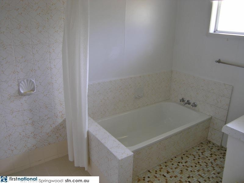 5 Lauretta Avenue, Springwood QLD 4127