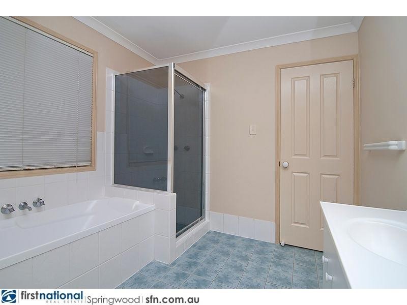 13 Lakes Entrance, Meadowbrook QLD 4131