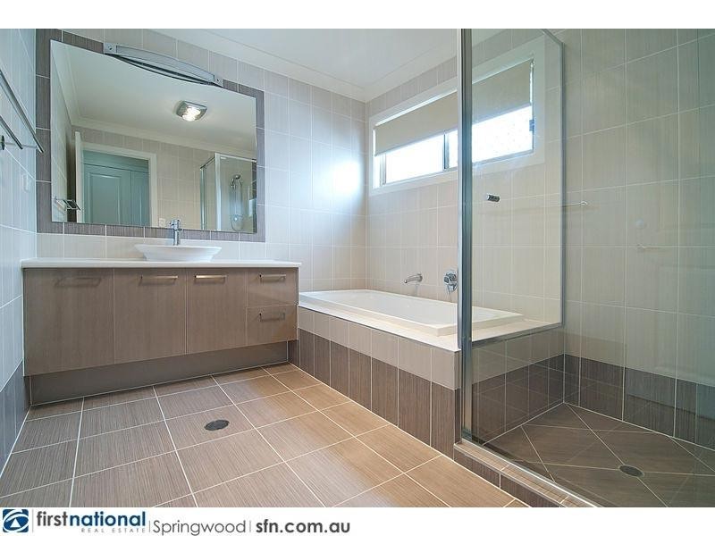 7b Gamenya Drive, Springwood QLD 4127