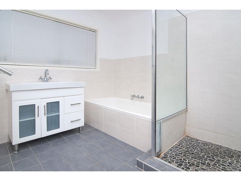 10 Petringa Crescent, Springwood QLD 4127
