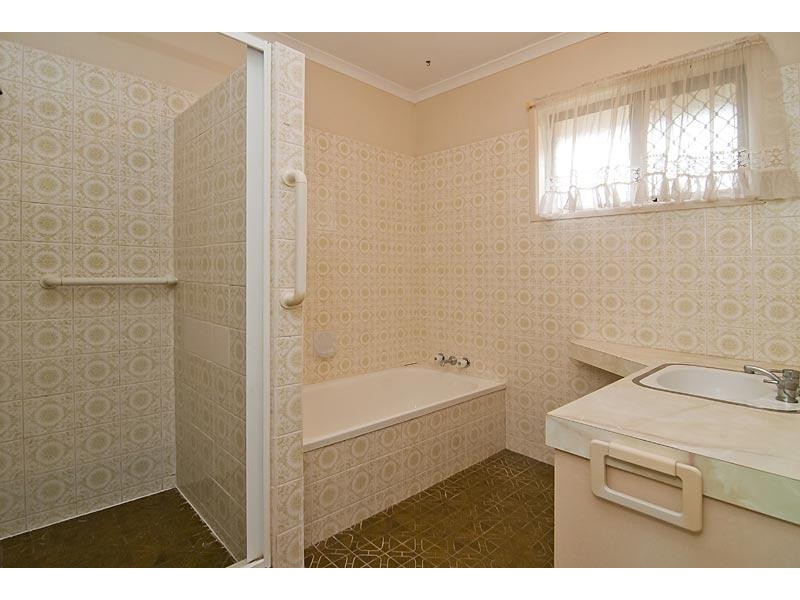 40 Van Dieman Crescent, Springwood QLD 4127