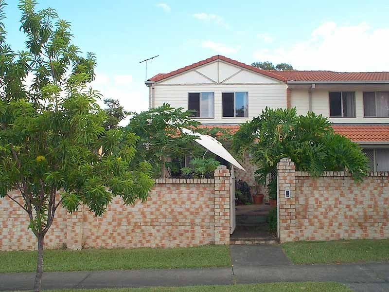4/2 Efymia Court, Daisy Hill QLD 4127