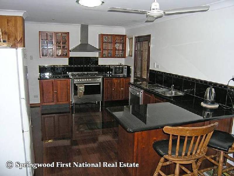 7 Athena Grove, Springwood QLD 4127