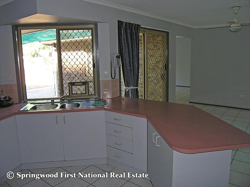 8 Culla Court, Meadowbrook QLD 4131