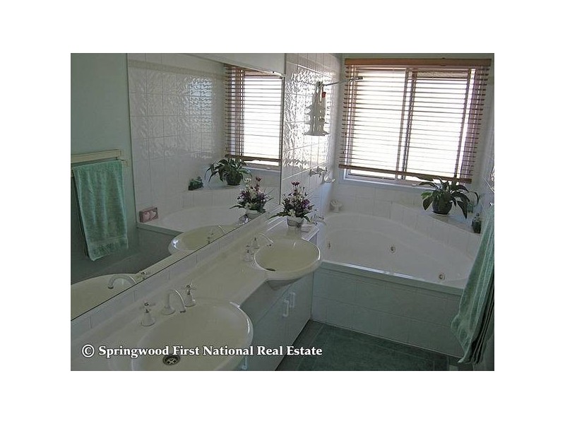 23/8 Peninsula Avenue, Cornubia QLD 4130