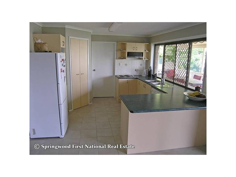 24 Lauretta Avenue, Springwood QLD 4127