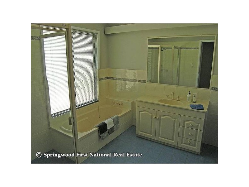 24 Lauretta Avenue, Springwood QLD 4127