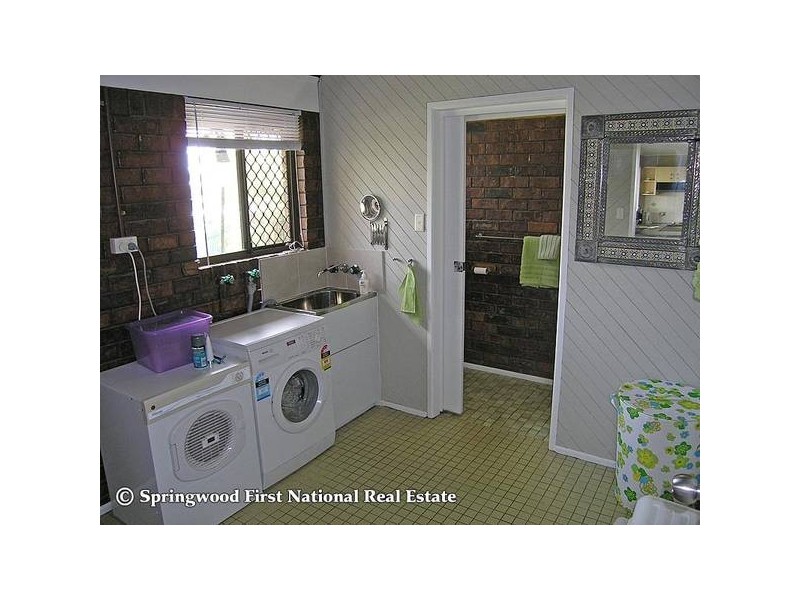 24 Lauretta Avenue, Springwood QLD 4127