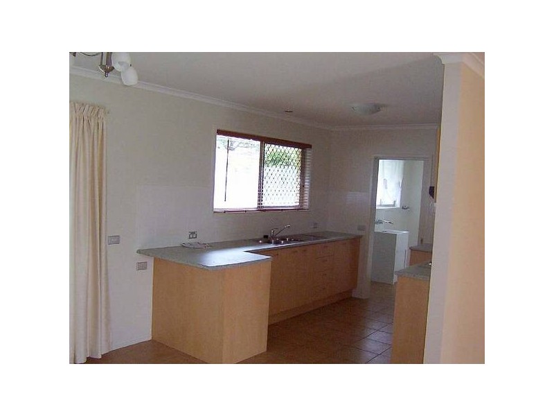 9 Wyclif Avenue, Springwood QLD 4127