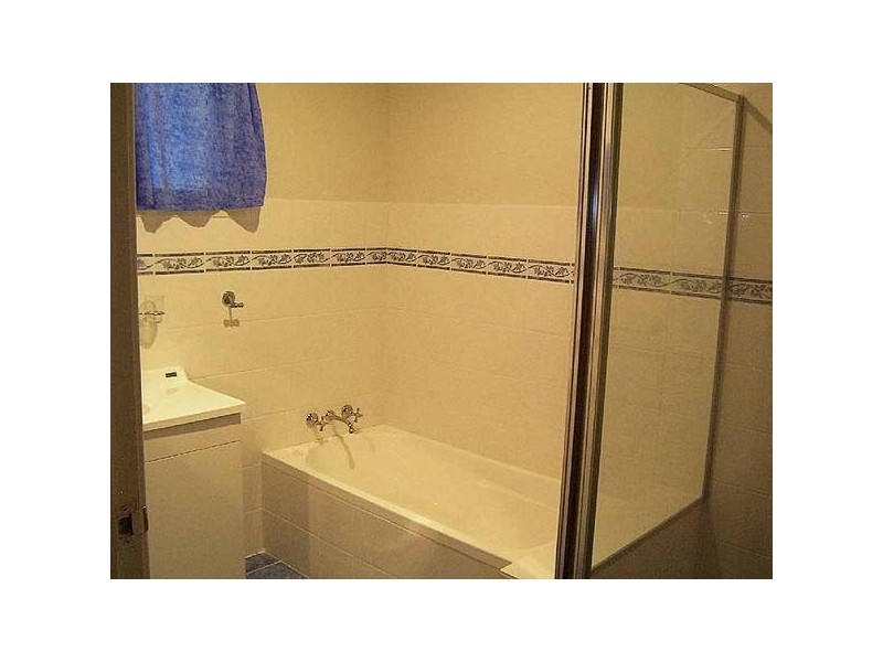 9 Wyclif Avenue, Springwood QLD 4127