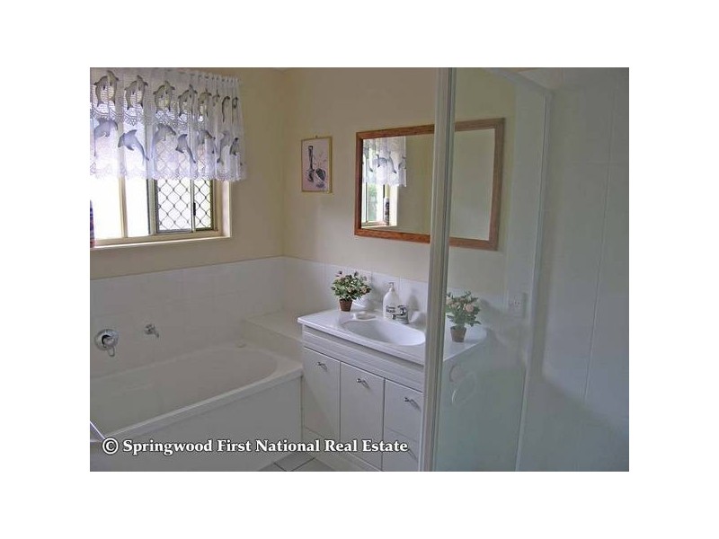 11 Lakes Entrance, Meadowbrook QLD 4131