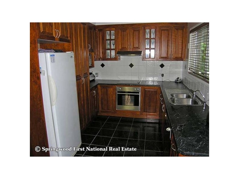 8 Lewina Street, Daisy Hill QLD 4127