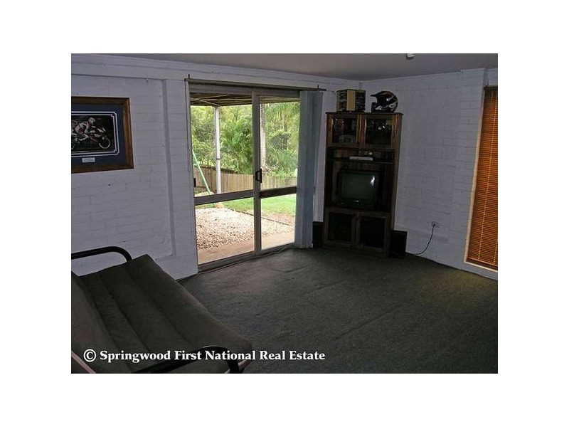 8 Lewina Street, Daisy Hill QLD 4127