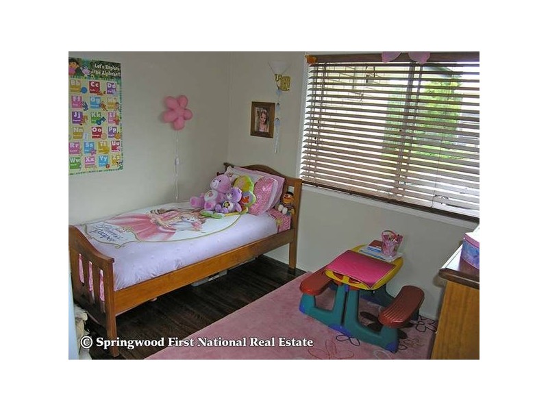 8 Lewina Street, Daisy Hill QLD 4127