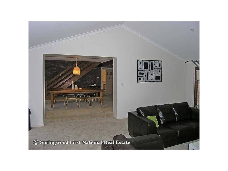 9 Willow Street, Woodridge QLD 4114