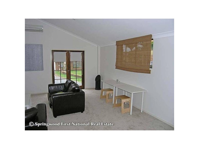 9 Willow Street, Woodridge QLD 4114